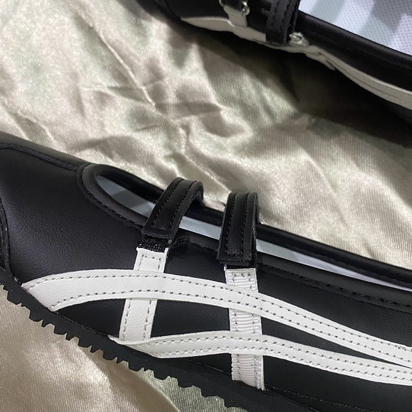 PATOU x Onitsuka Tiger Collaboration Black Flats - Picture 7 of 10